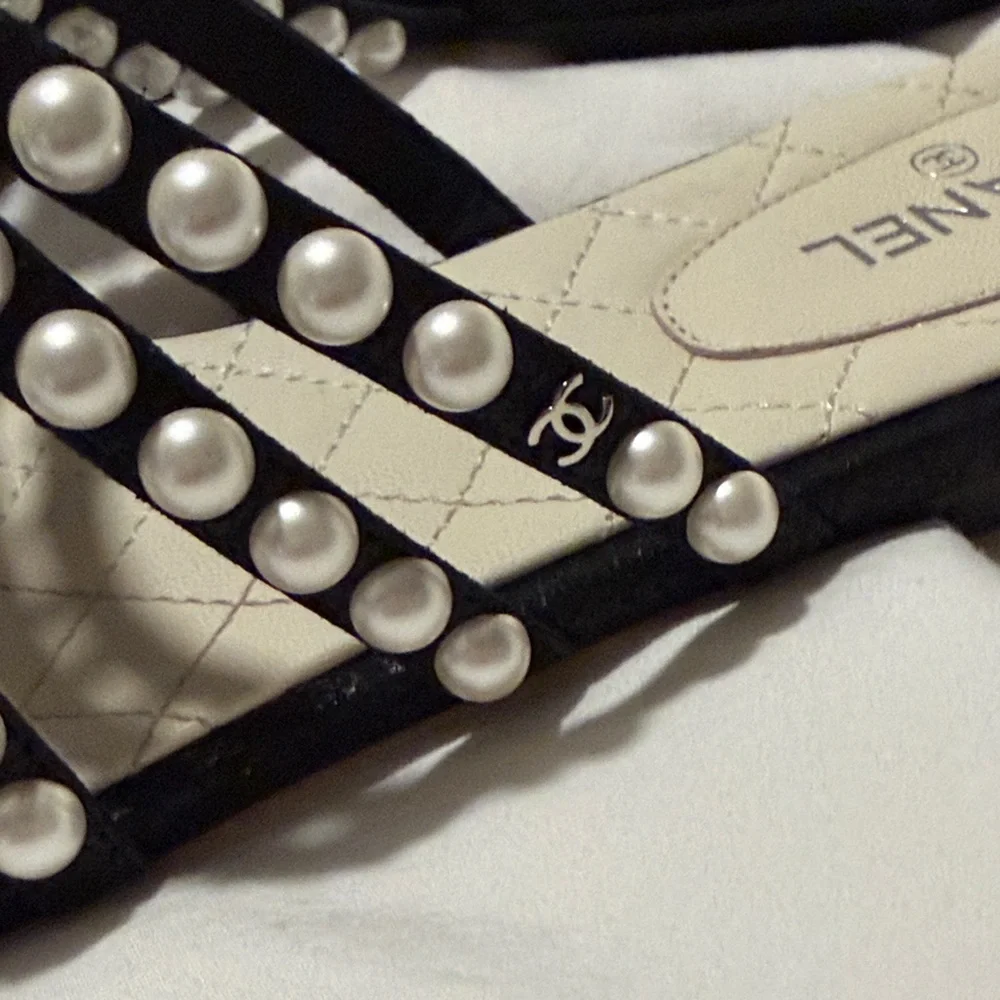 CHANEL Black Lambskin Sandals with Pearl Accents size 40 - Picture 7 of 8